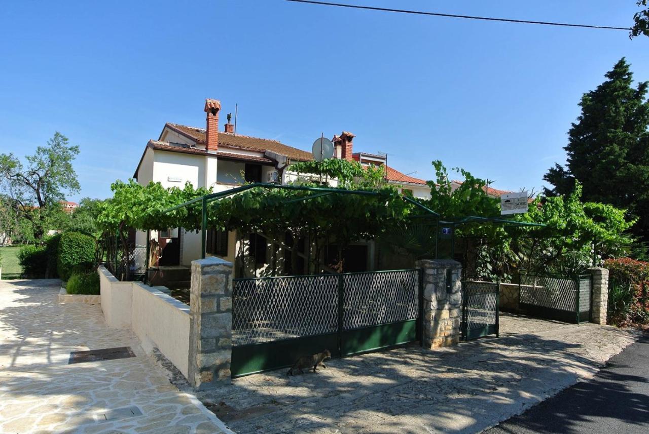 Apartments Sofia Баньоле Екстериор снимка